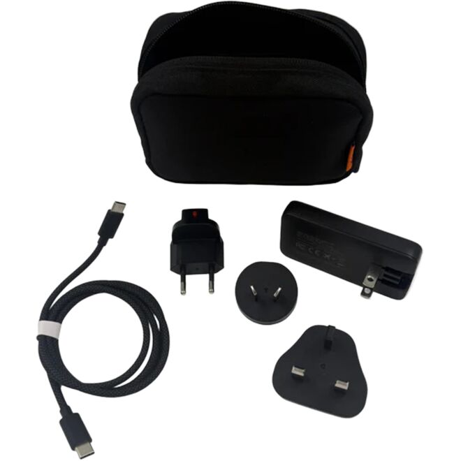 Xtorm 65W Fast Travel Charger + Cable + Essentials Bag bärbar laddare