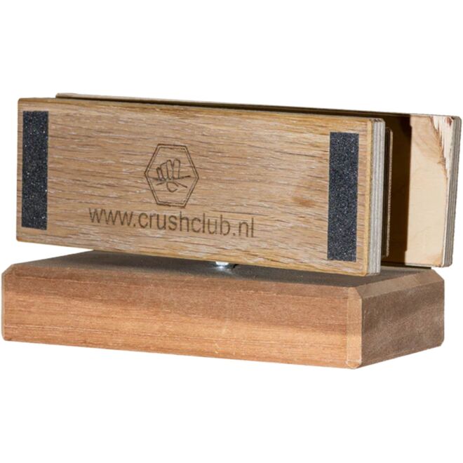 Crush Club Pinch Battle game grip challenge